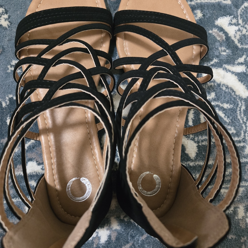 NWOT Women's Black Strappy Sandals - Picture 5 of 9